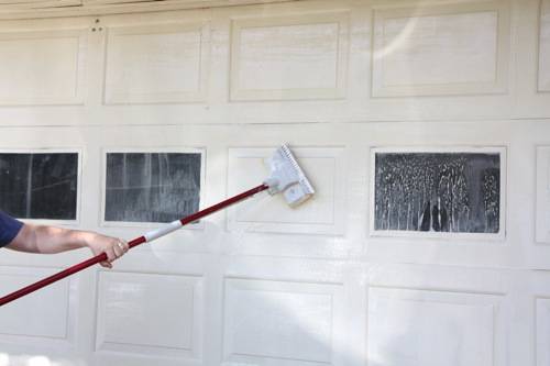 A Guide To Keeping Your Garage Door Clean